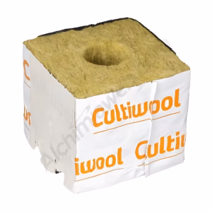 Kuvassa 10 cm leveä ja 10 cm pitkä kivivillakuutio joka on hyvä vaihtoehto kasvualustaksi.